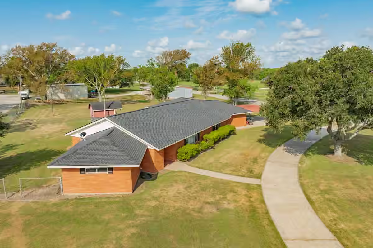Photo 5 of 2922 County Road 209, Danbury, TX