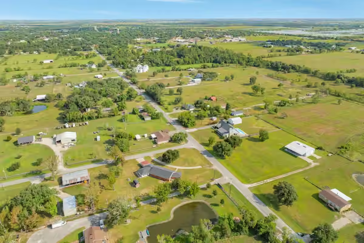 Photo 7 of 2922 County Road 209, Danbury, TX