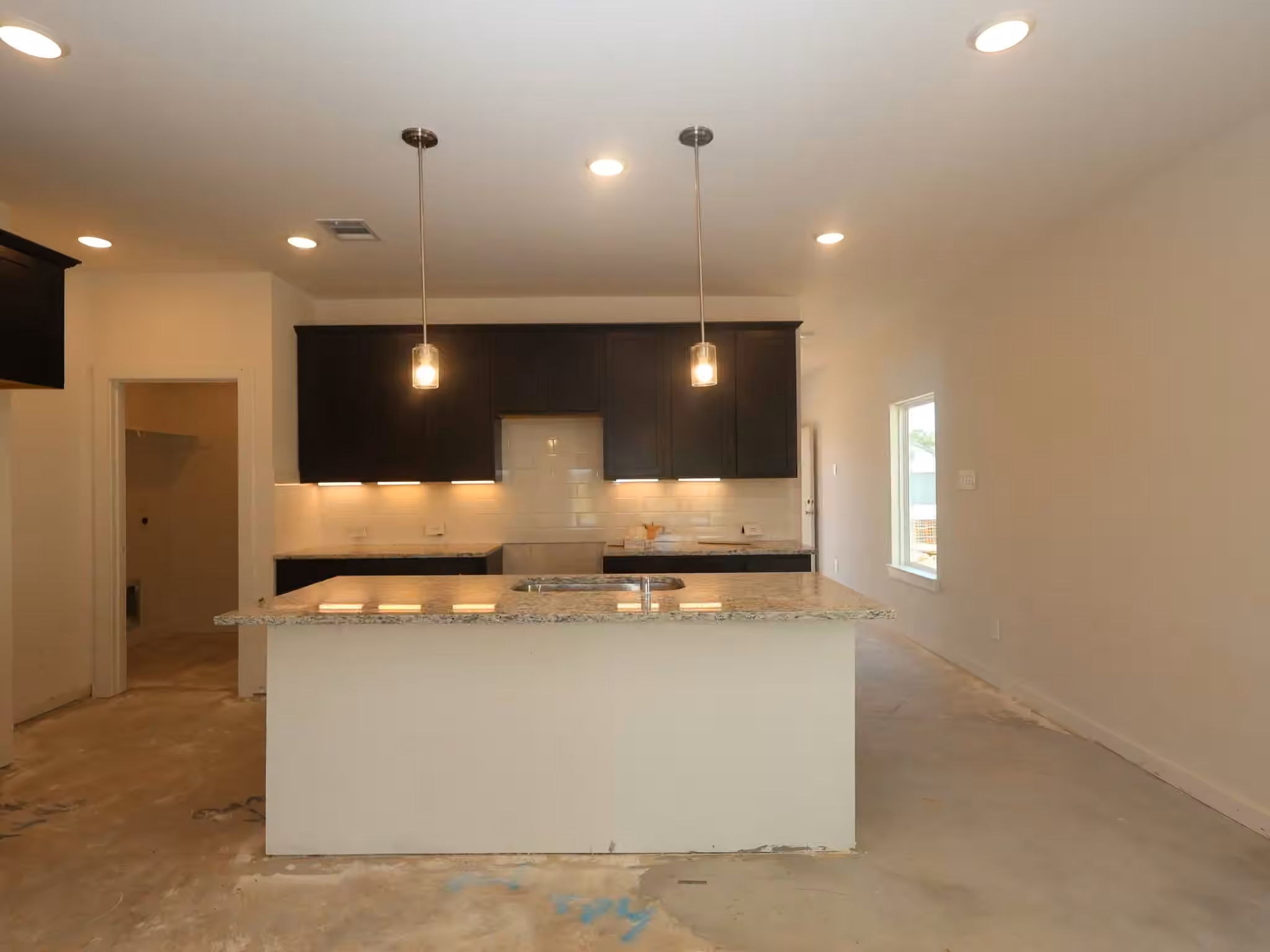 Photo 3 of 825 Village Brook Drive, Willis, TX