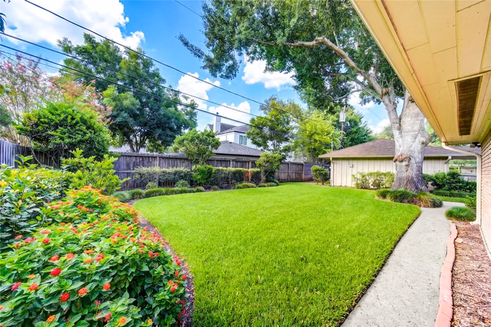 Photo 2 of 5107 Queensloch, Houston, TX