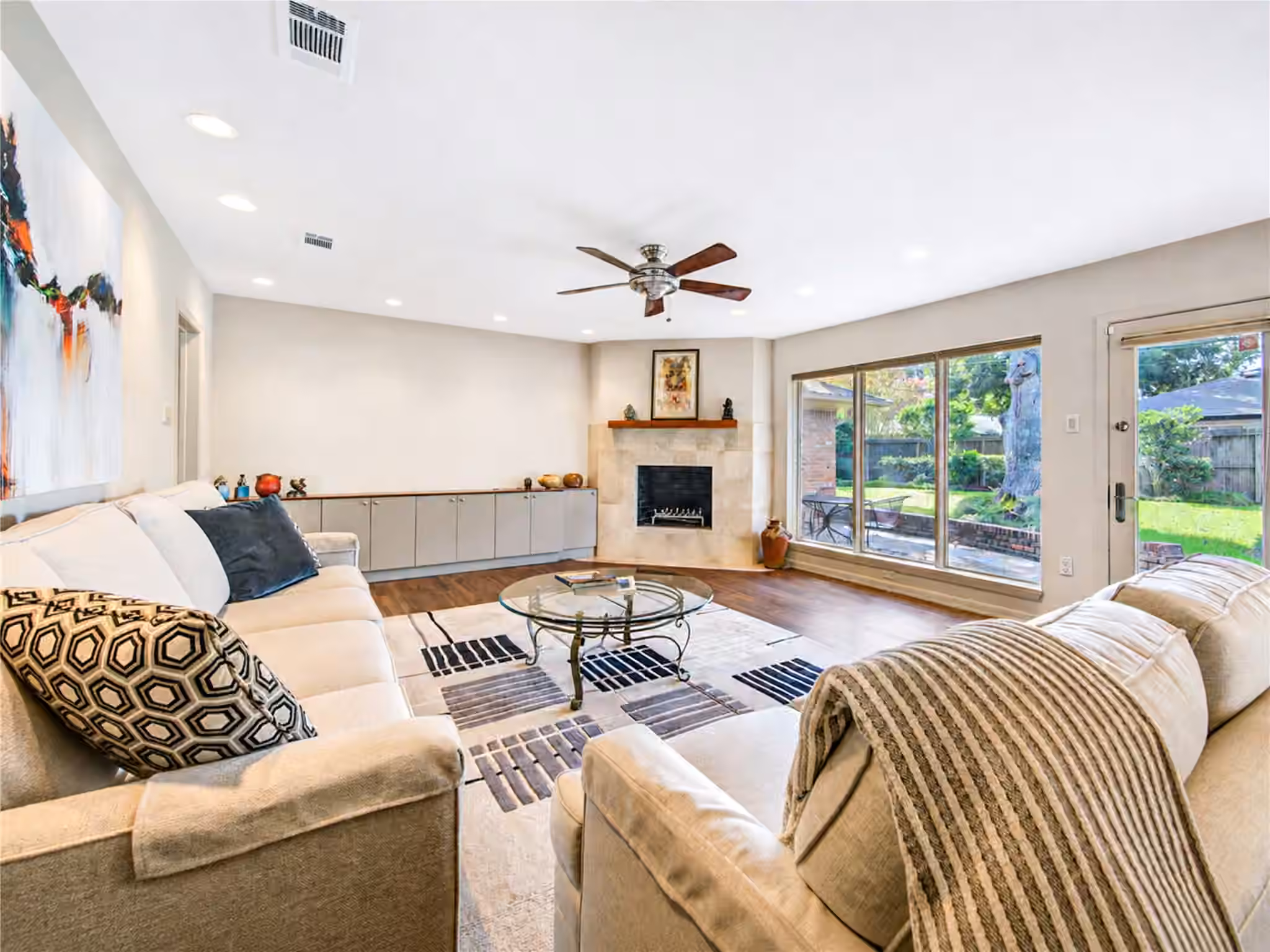 Photo 5 of 5107 Queensloch, Houston, TX