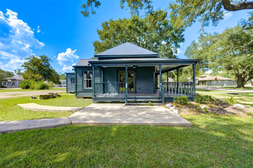 Photo 6 of 602 E Myrtle Street, Angleton, TX