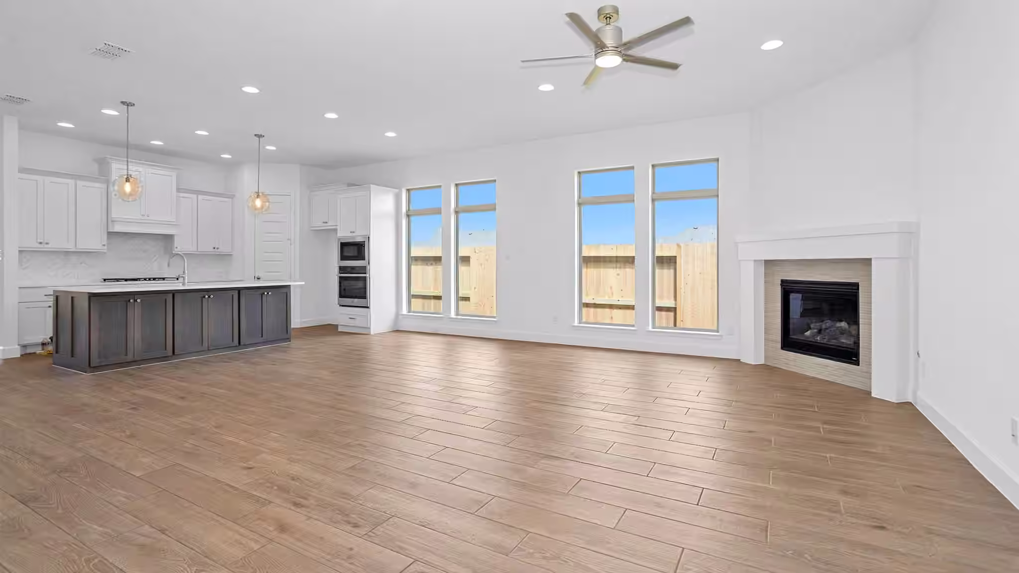 Photo 4 of 12207 Hudson Drive, Mont Belvieu, TX