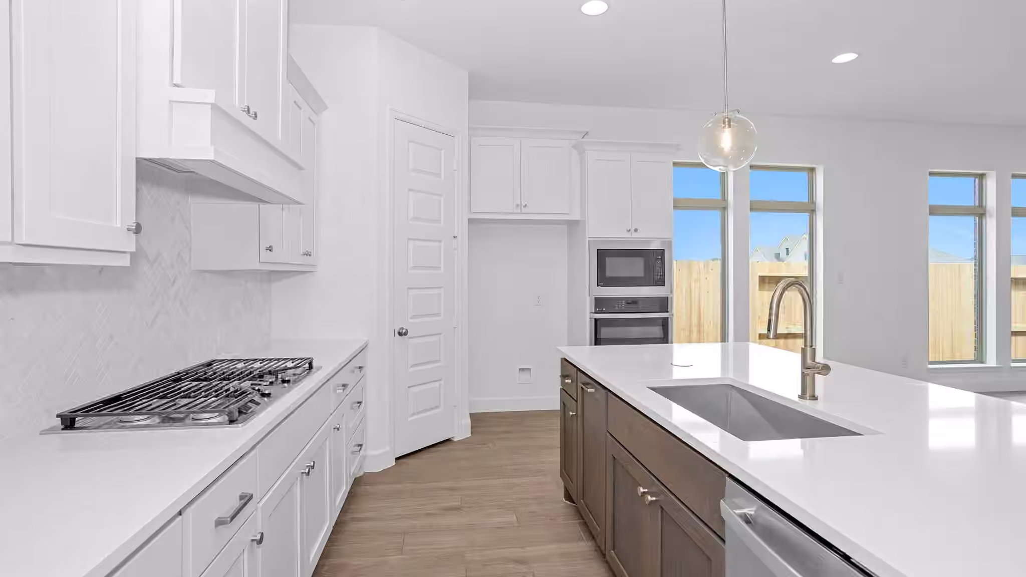 Photo 5 of 12207 Hudson Drive, Mont Belvieu, TX