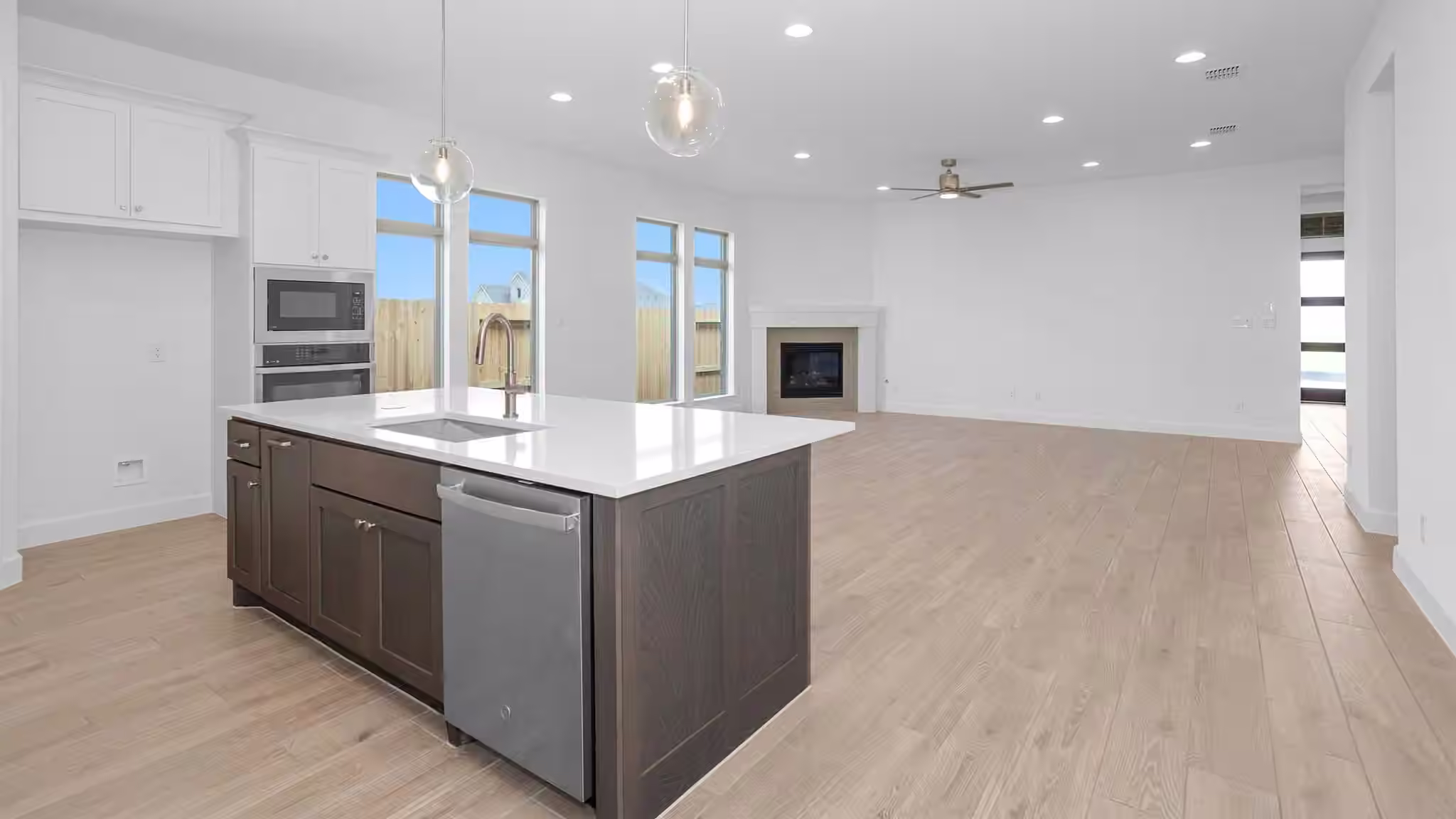 Photo 6 of 12207 Hudson Drive, Mont Belvieu, TX