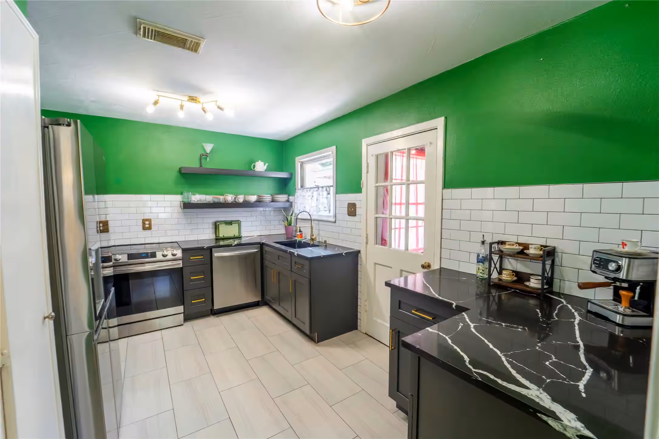Photo 5 of 1101 Orange Street, La Marque, TX
