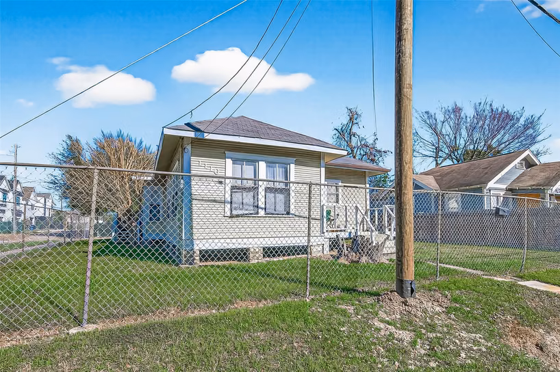 Photo 2 of 1110 Mathis Street, Houston, TX