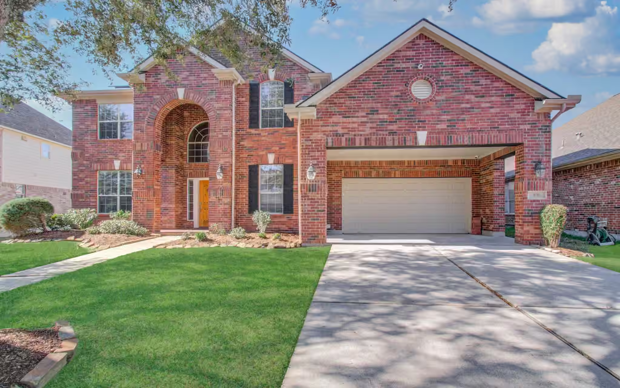 Photo of 105 Hawke Bay Lane, Friendswood, TX