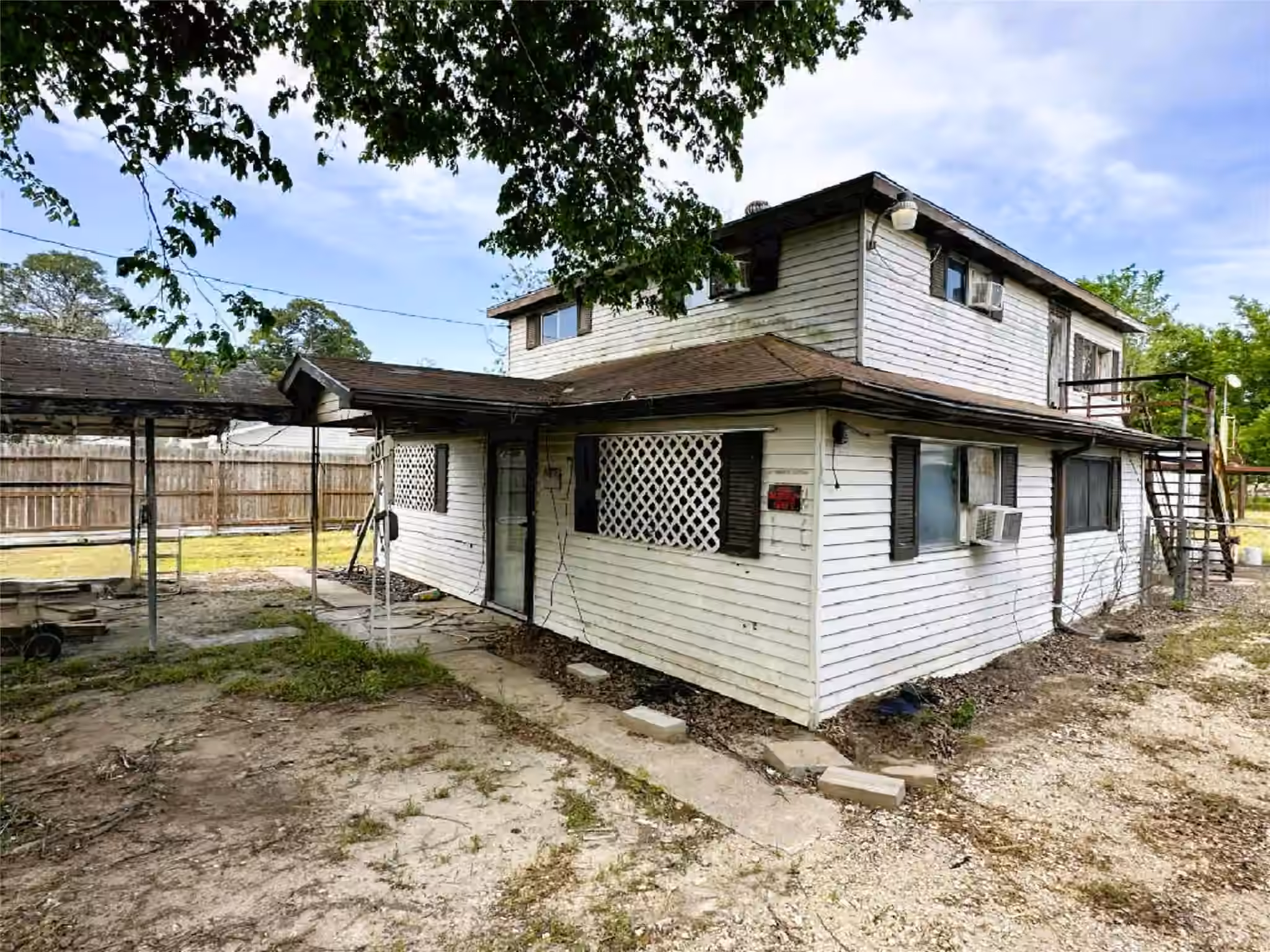 Photo 3 of 207 S 5th Street, Highlands, TX