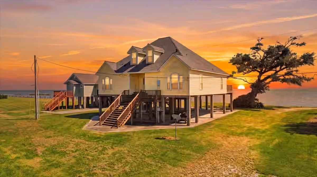 Photo of 207 Heartfield Lane, Anahuac, TX