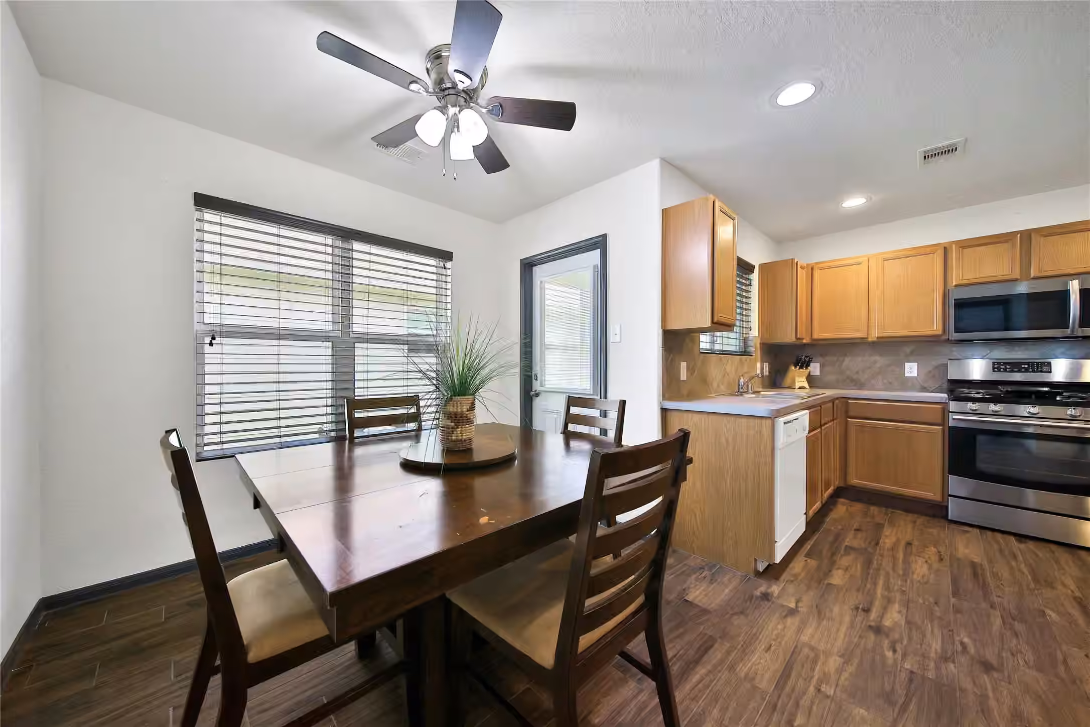 Photo 7 of 16771 N Rail Drive, Conroe, TX