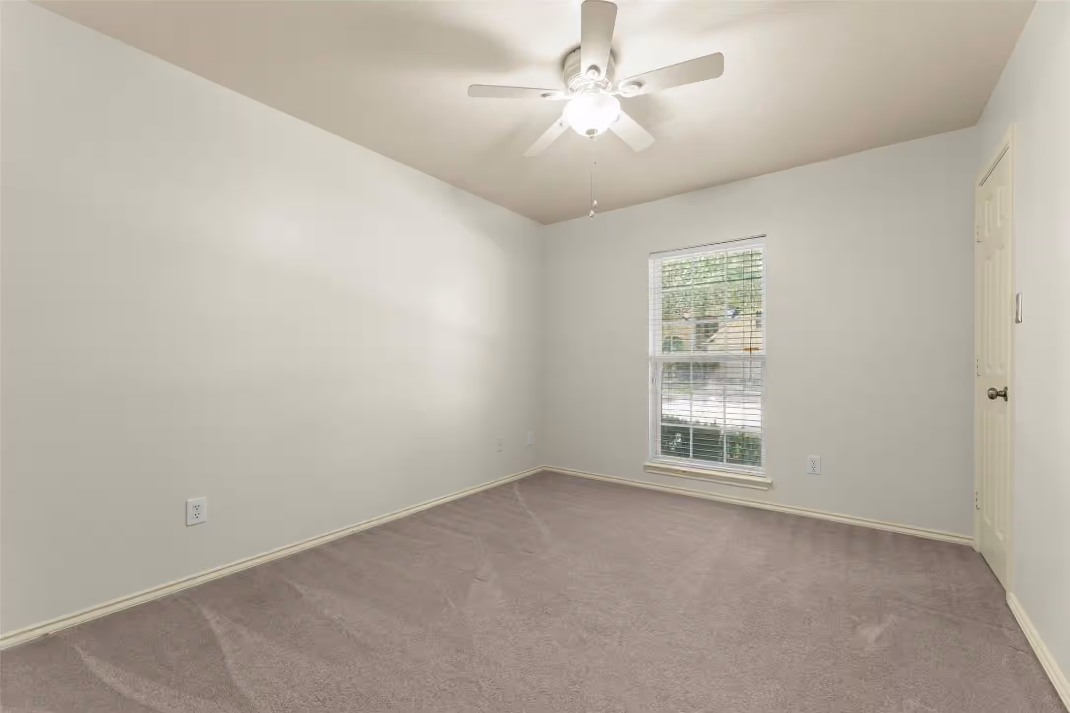 Photo 4 of 1526 Martin Lake Drive, Richmond, TX