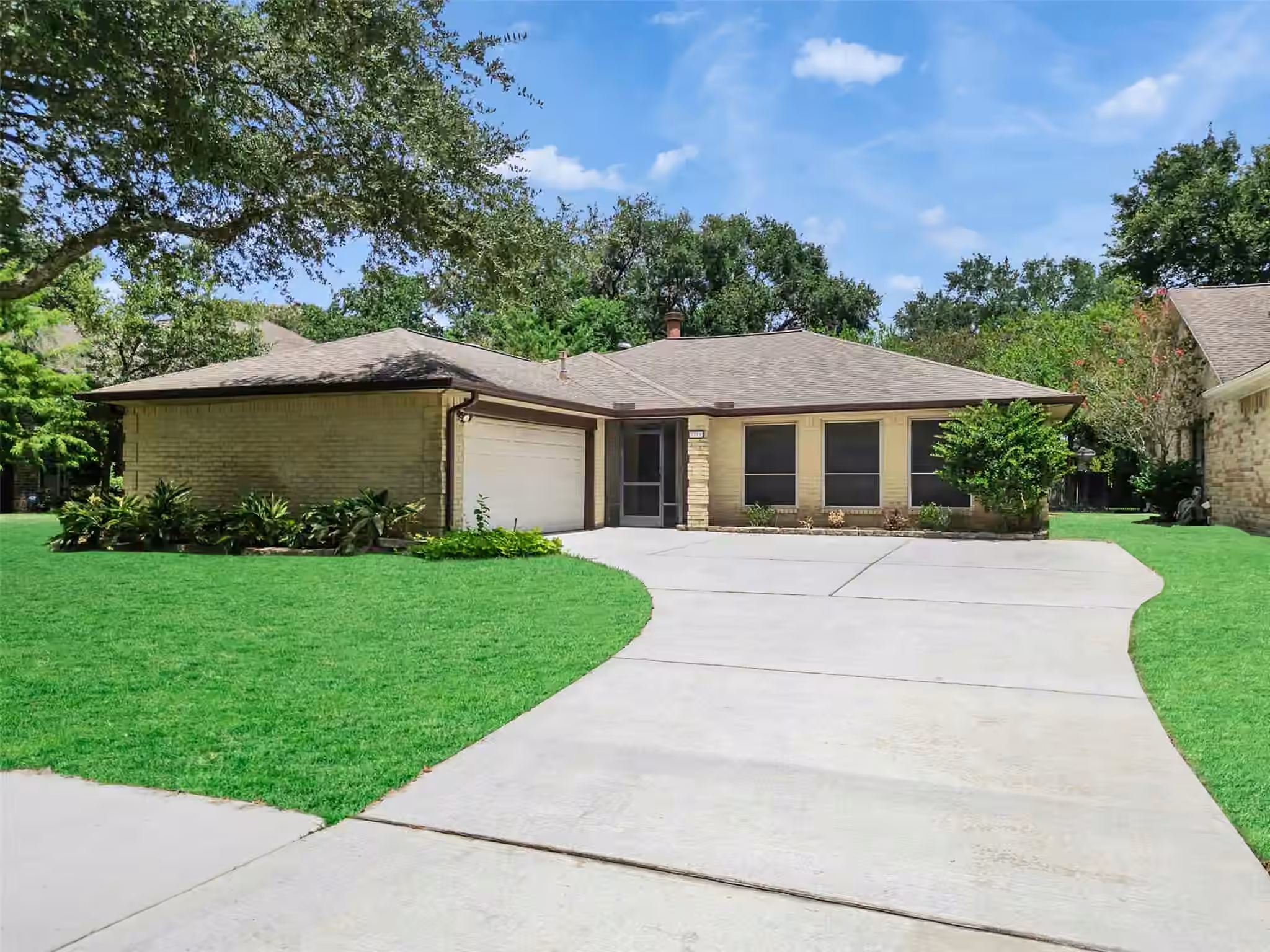 Photo 2 of 2819 Poplar Creek Lane, Pearland, TX