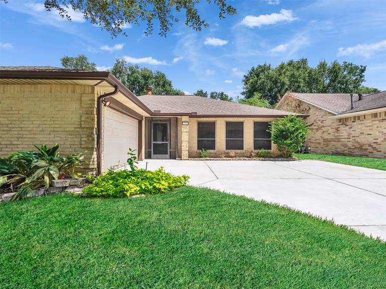 Photo 7 of 2819 Poplar Creek Lane, Pearland, TX
