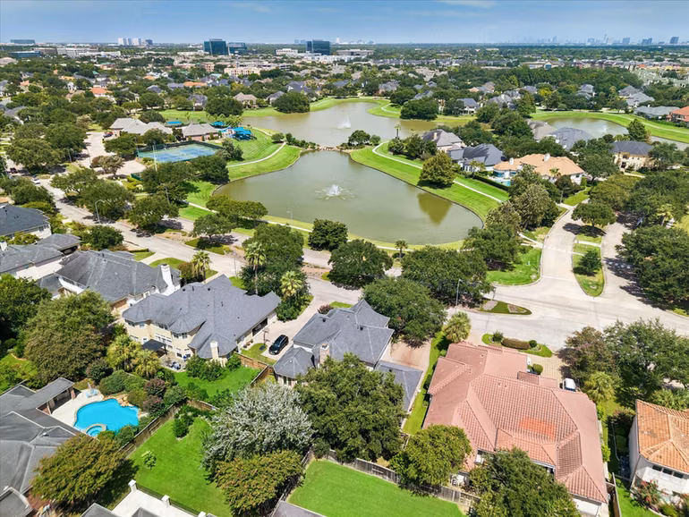 Photo 3 of 14022 BARNHART Boulevard, Houston, TX