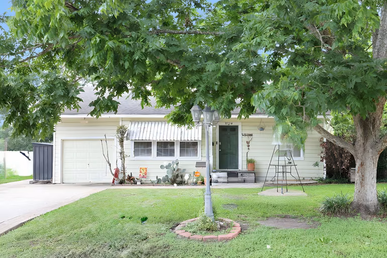 Photo of 2713 Cos Street, Liberty, TX