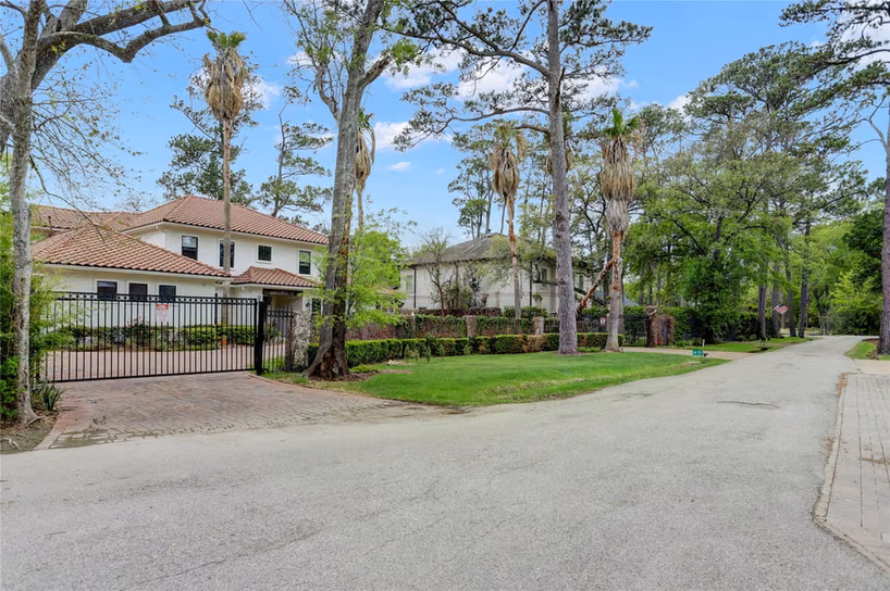 Photo 5 of 31 E Shady Lane, Houston, TX