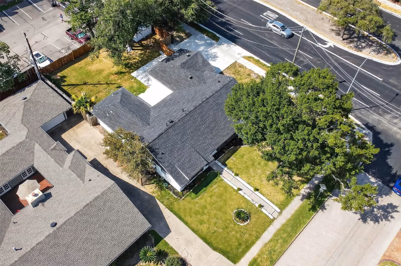Photo 3 of 3302 Ann Arbor Drive, Houston, TX