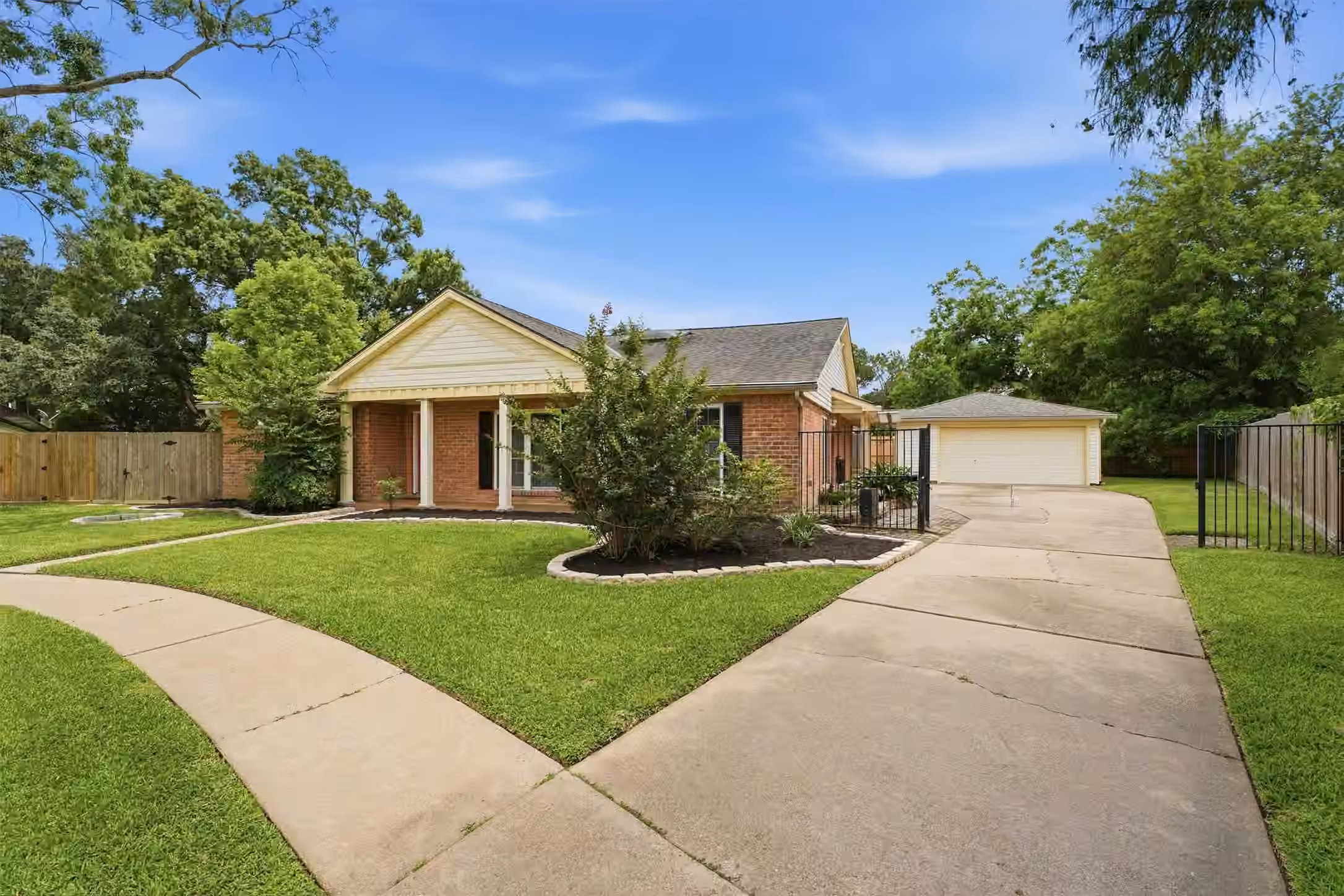 Photo 2 of 16346 Havenpark Court, Houston, TX