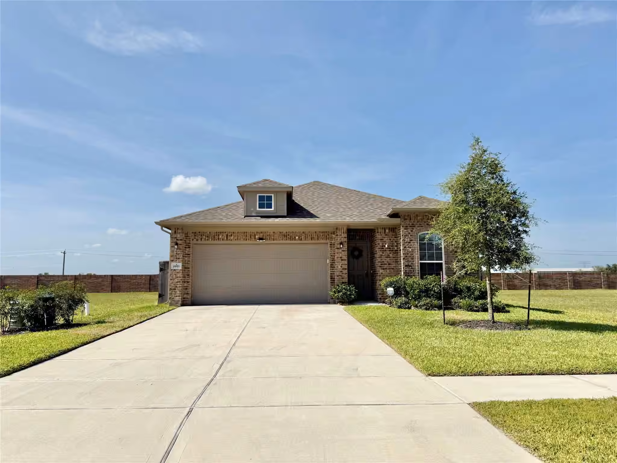Photo of 1951 Middle Pass Ln, Angleton, TX