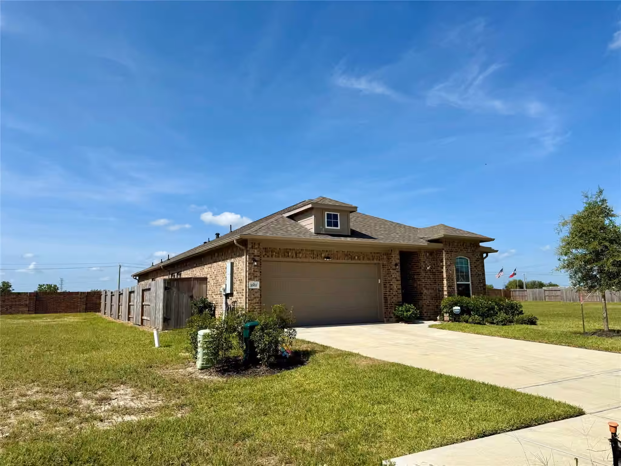 Photo 7 of 1951 Middle Pass Ln, Angleton, TX