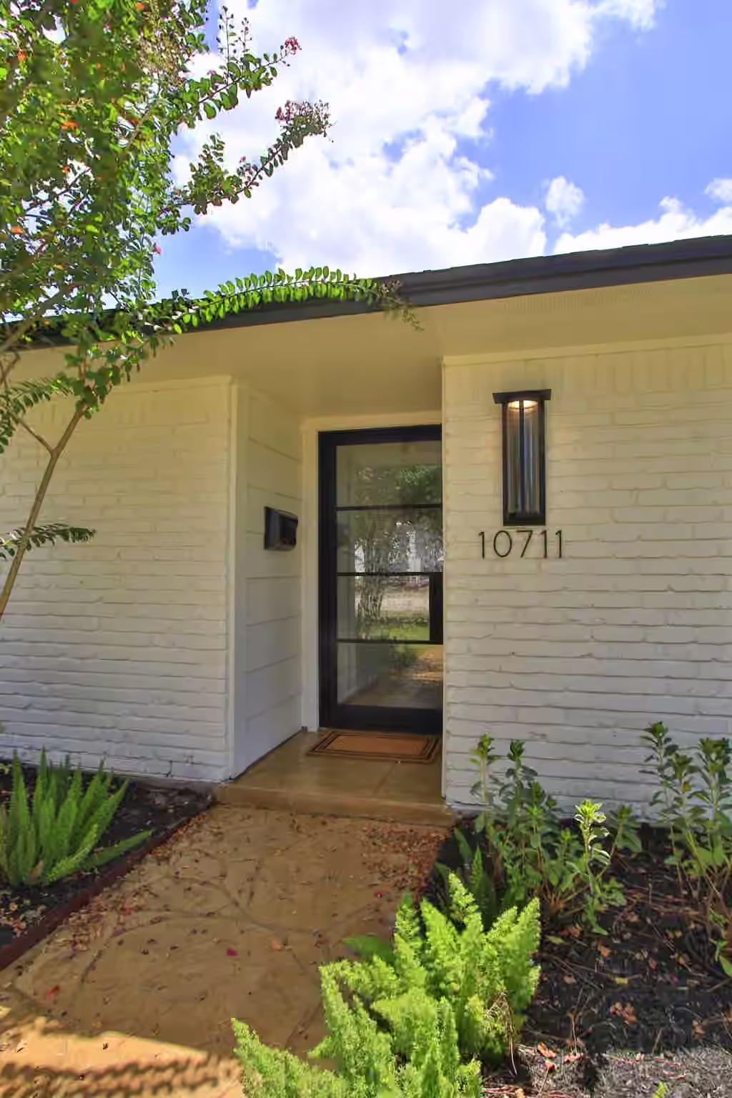 Photo 5 of 10711 Ella Lee Lane, Houston, TX