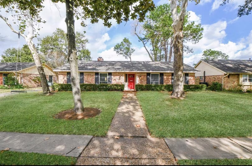 Photo 2 of 10706 Inwood Drive, Houston, TX