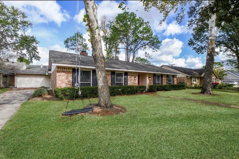 Photo 3 of 10706 Inwood Drive, Houston, TX