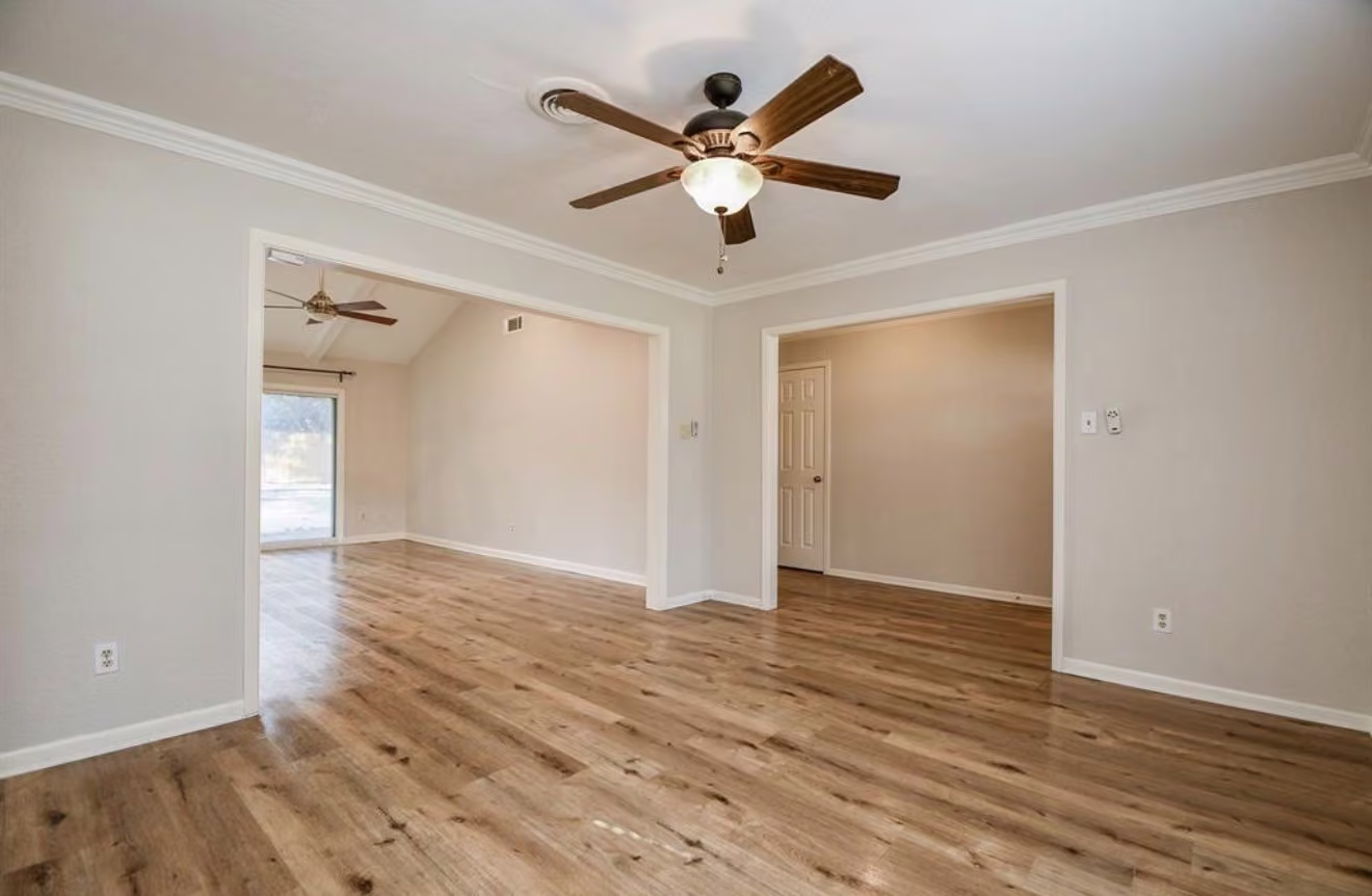 Photo 5 of 10706 Inwood Drive, Houston, TX