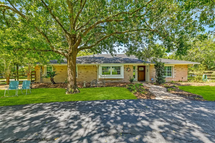 Photo of 13320 County Road 184, Alvin, TX 77511