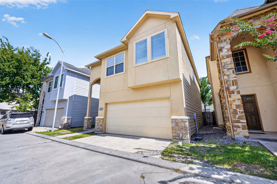 Photo 3 of 12607 Ashford Shore Drive, Houston, TX
