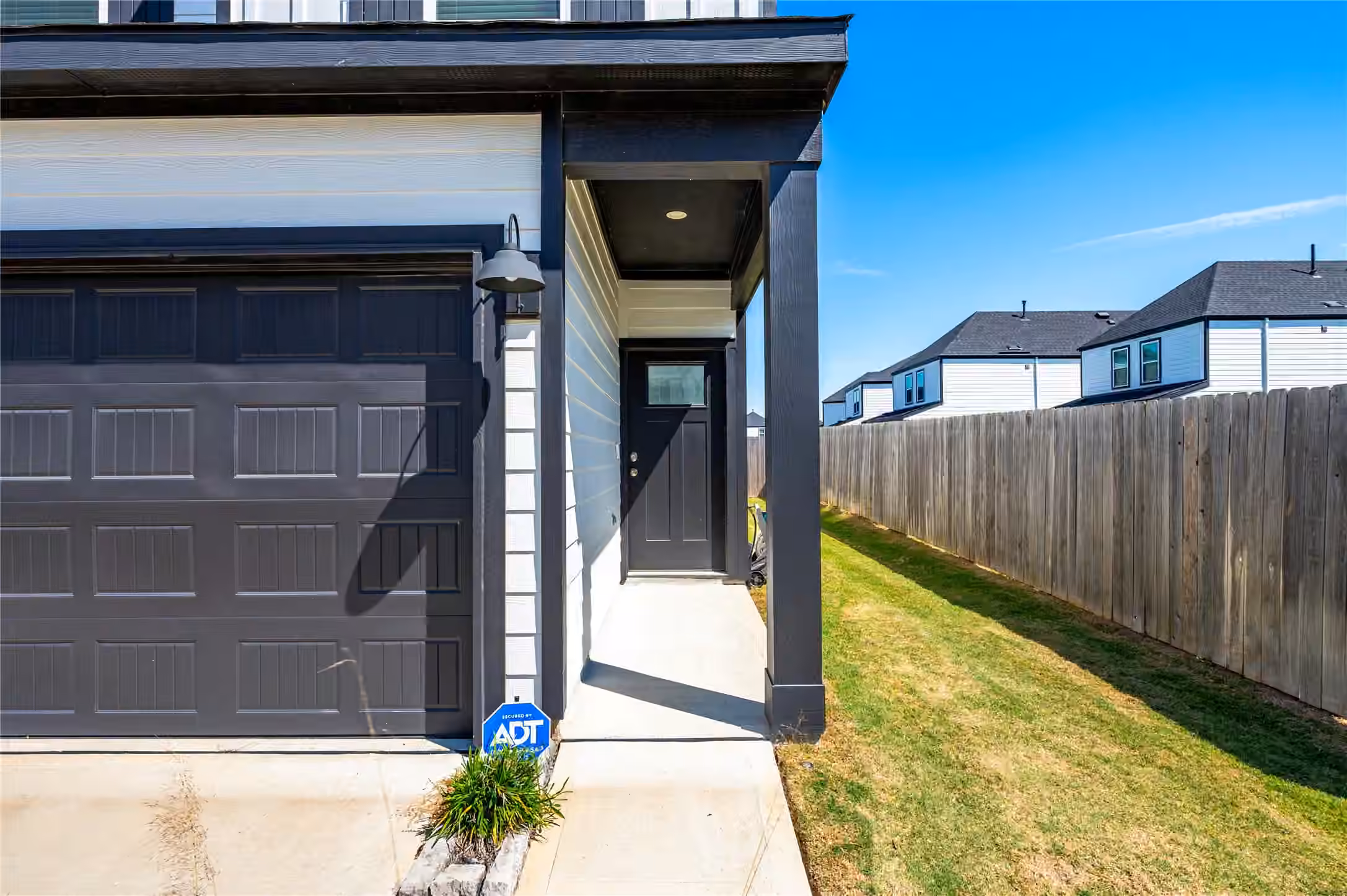 Photo 5 of 2919 Crown Gate Drive, Houston, TX