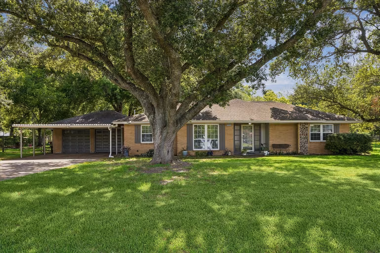 Photo of 12511 Britt Road, Pearland, TX 77584