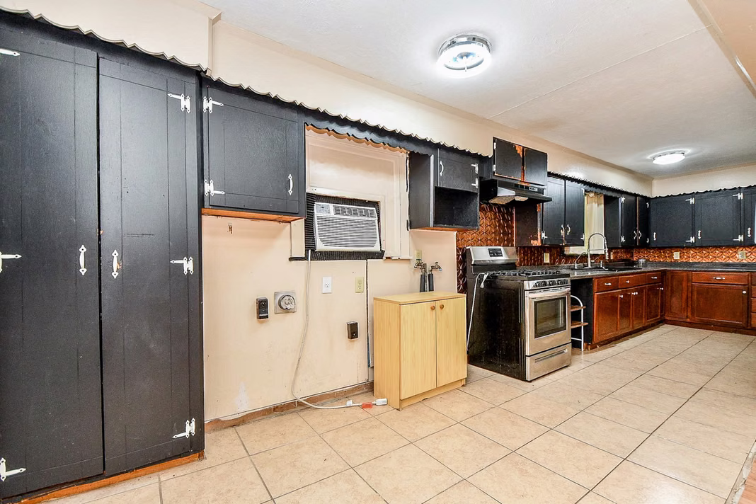 Photo 2 of 808 Morrell Street, Baytown, TX