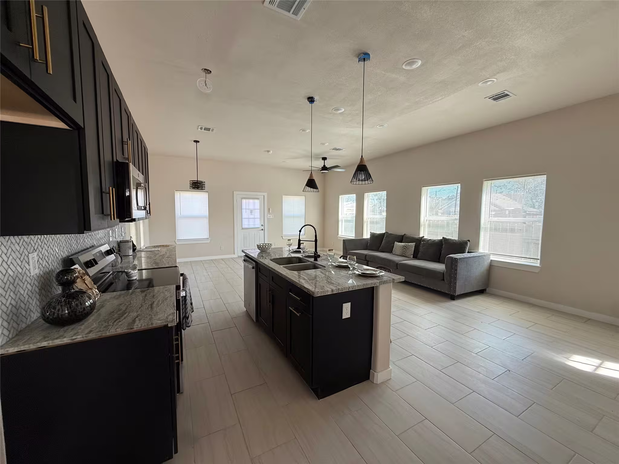 Photo 5 of 219 S 7th Street, Beasley, TX