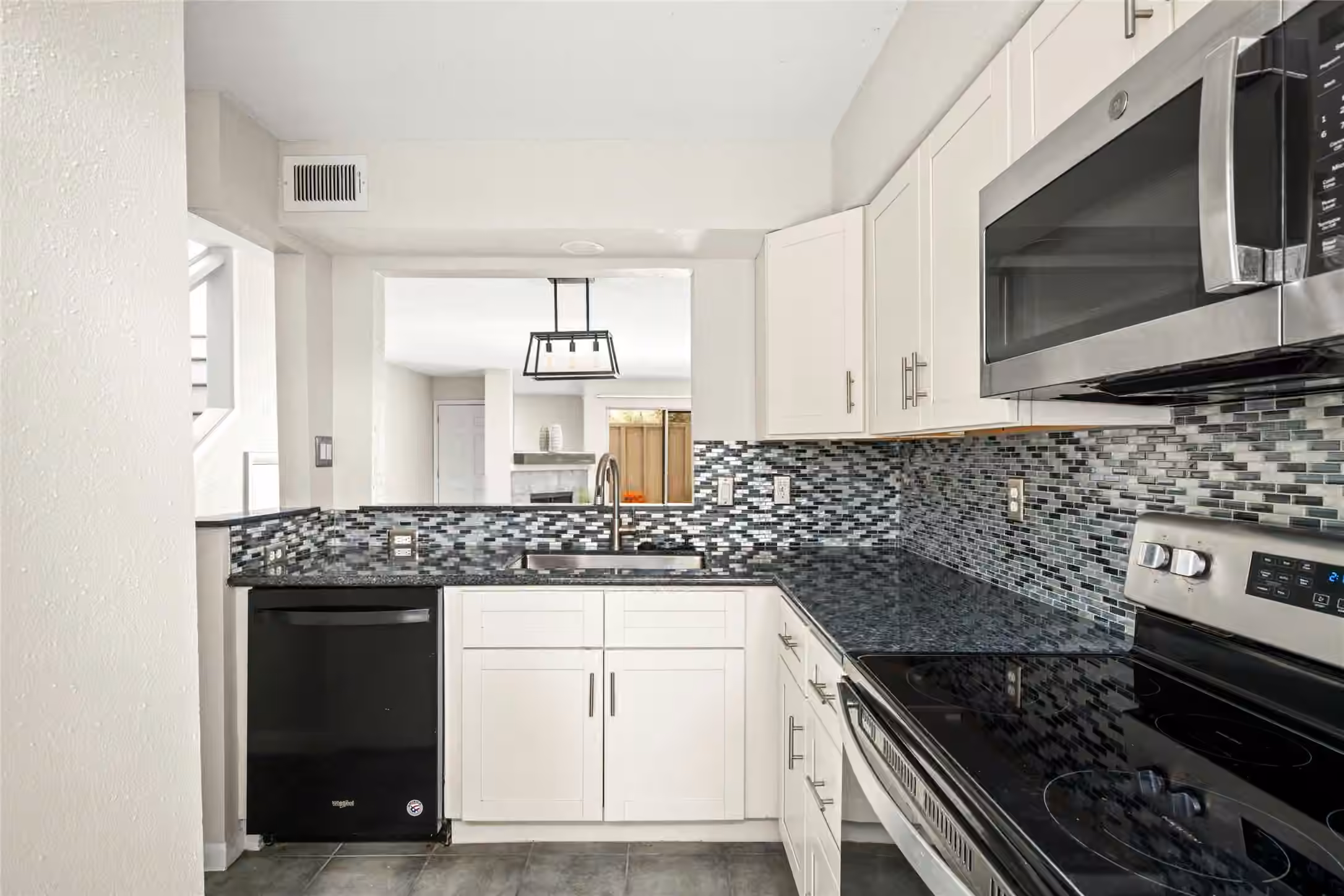 Photo 3 of 5000 Glenmont Drive, Houston, TX