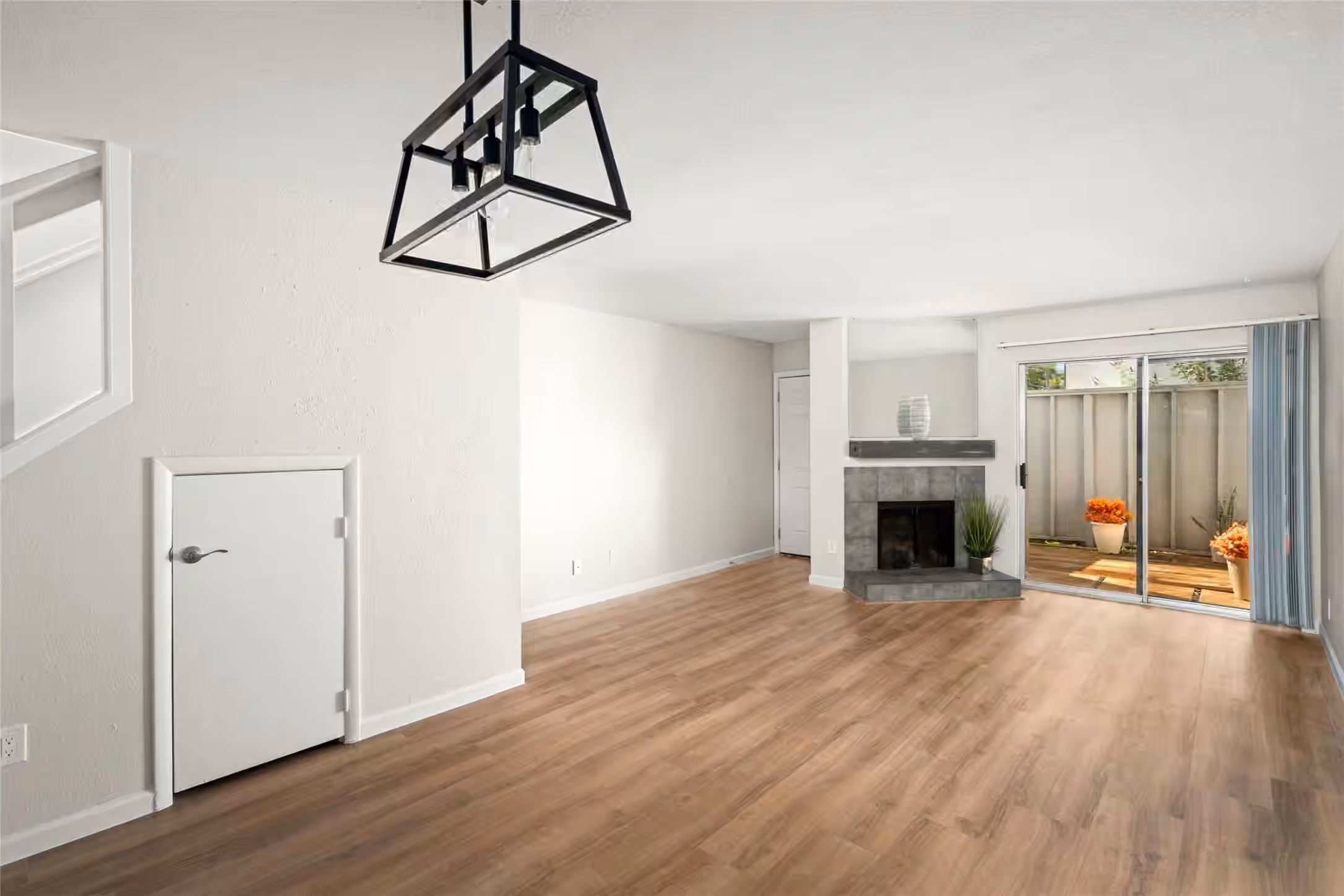 Photo 5 of 5000 Glenmont Drive, Houston, TX