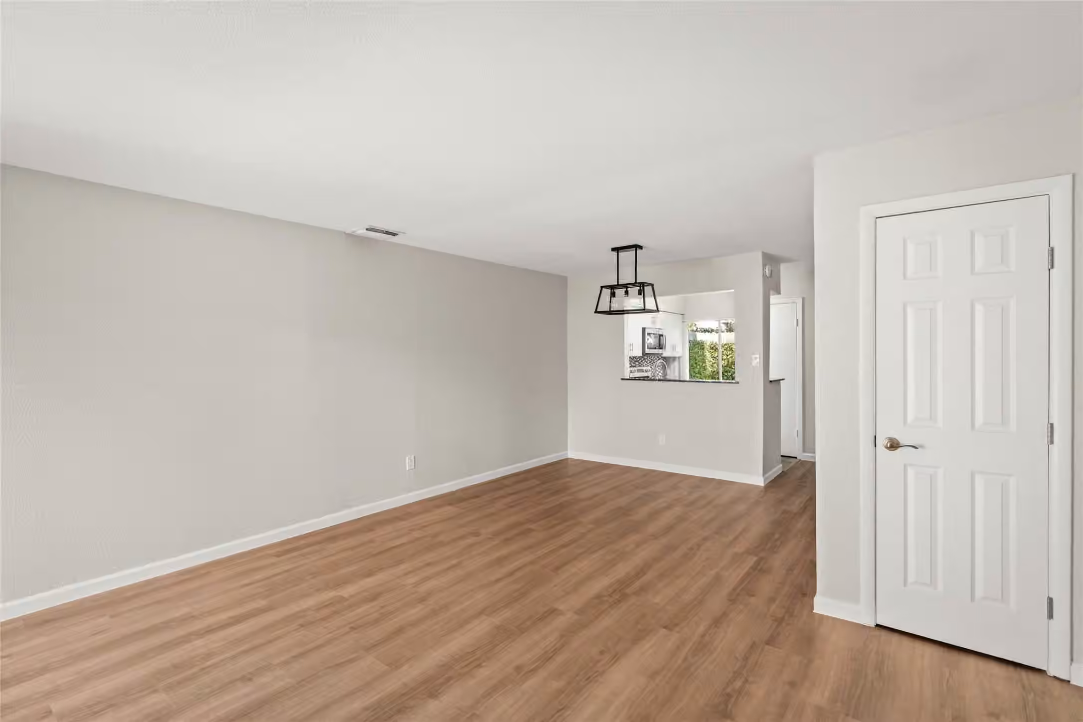 Photo 7 of 5000 Glenmont Drive, Houston, TX