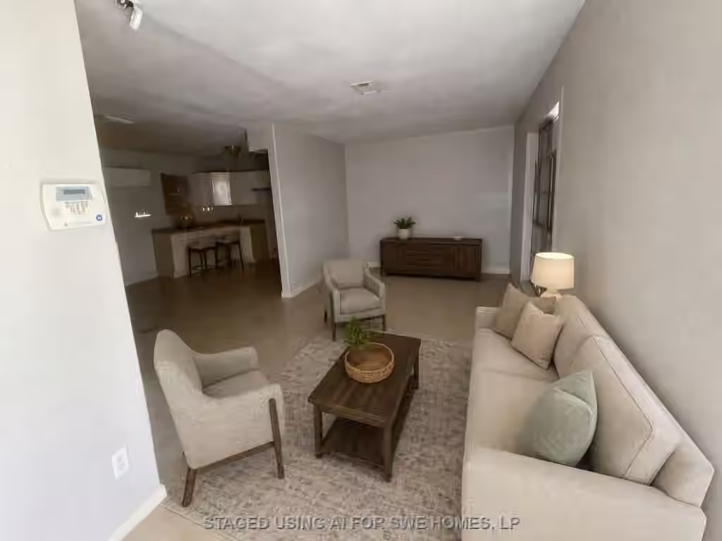 Photo 3 of 3704 Seabrook Street, Houston, TX