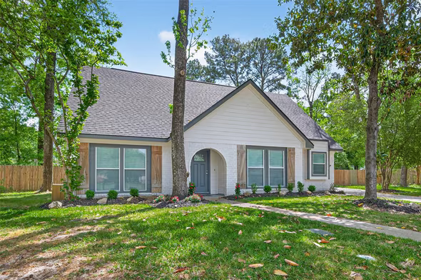 Photo 2 of 2127 Whispering Trails Circle, Kingwood, TX