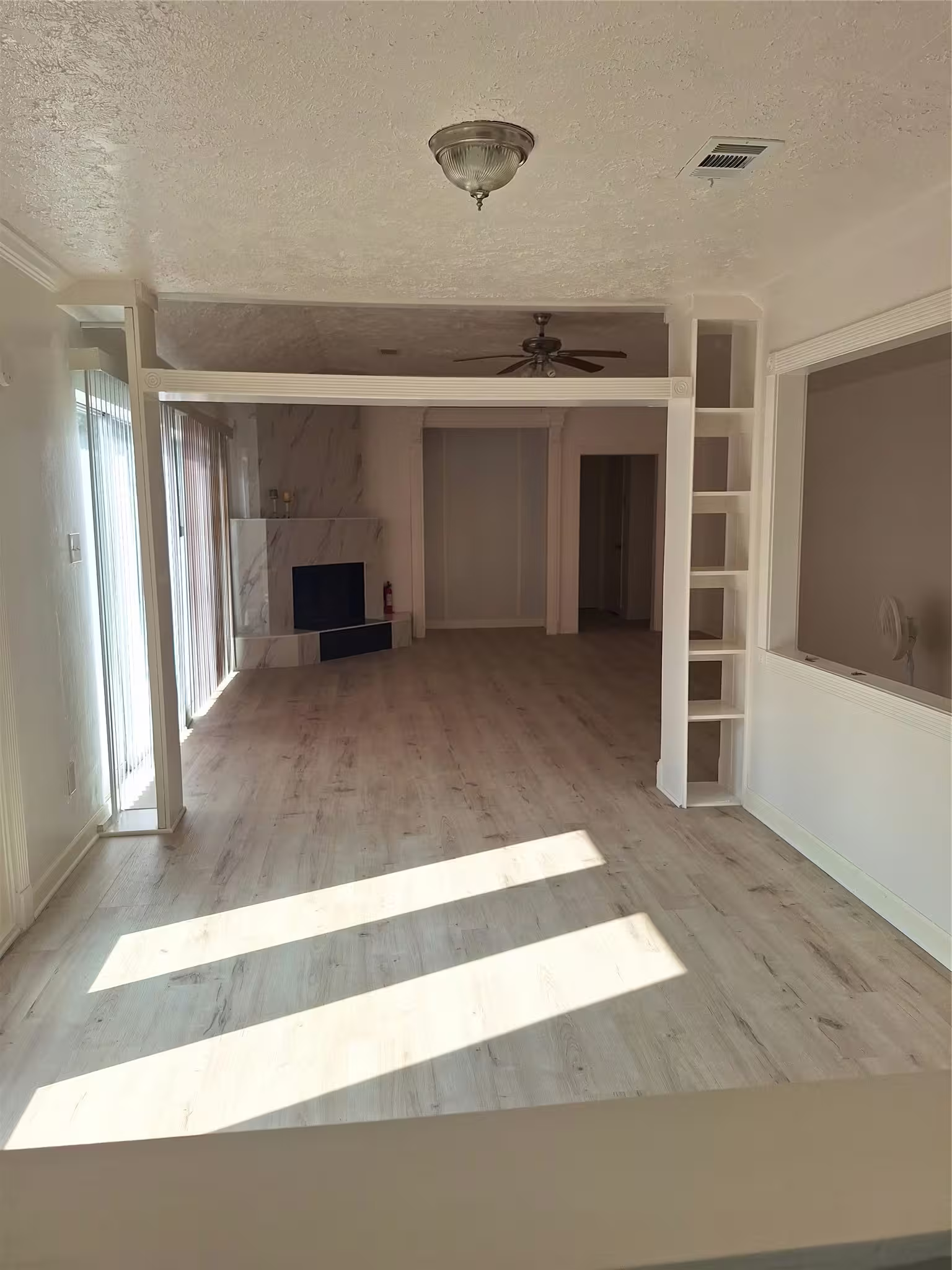 Photo 3 of 4030 Knoll Glen Drive, Houston, TX
