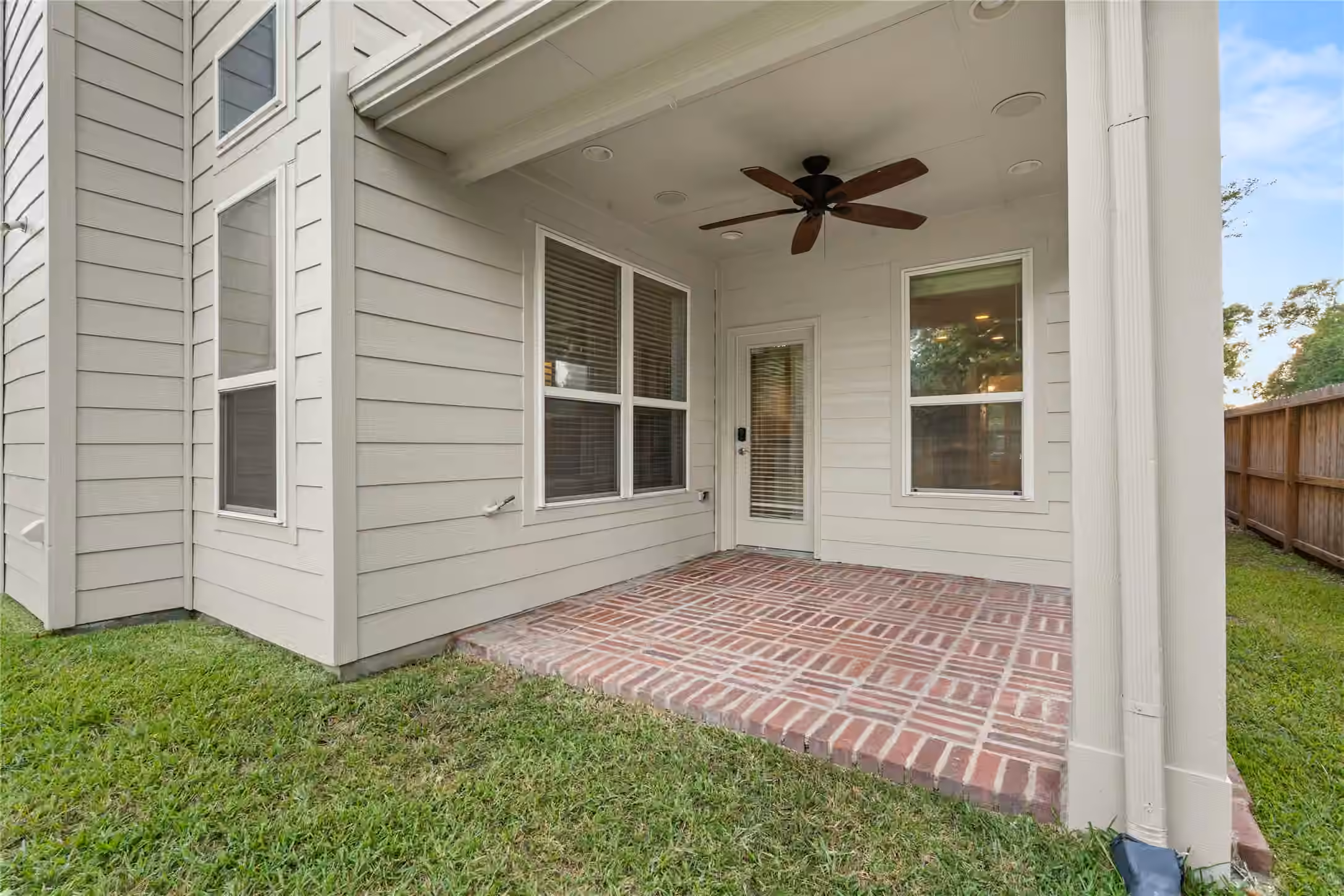 Photo 7 of 13726 Sandy Bend Court, Houston, TX