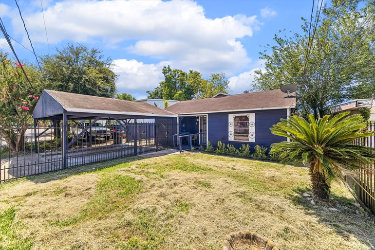 Photo 4 of 96 Burress Street, Houston, TX