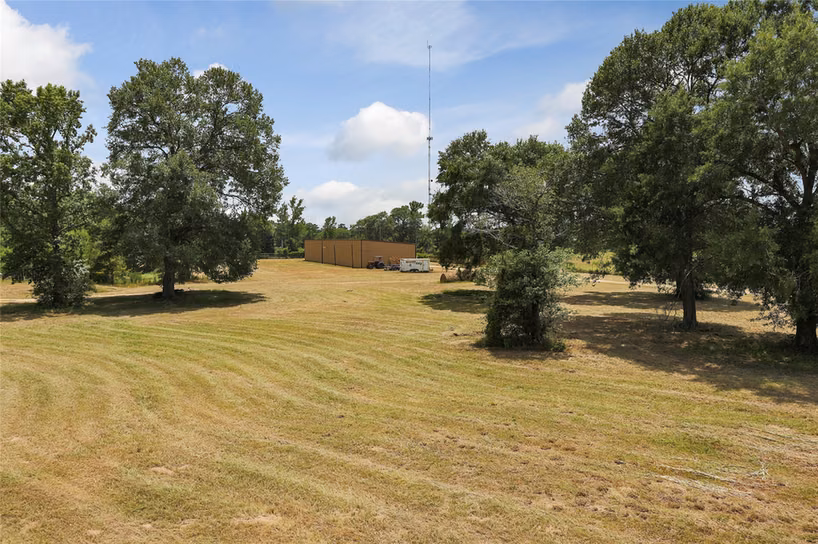 Photo 4 of 14945 Wiggins Road, Conroe, TX