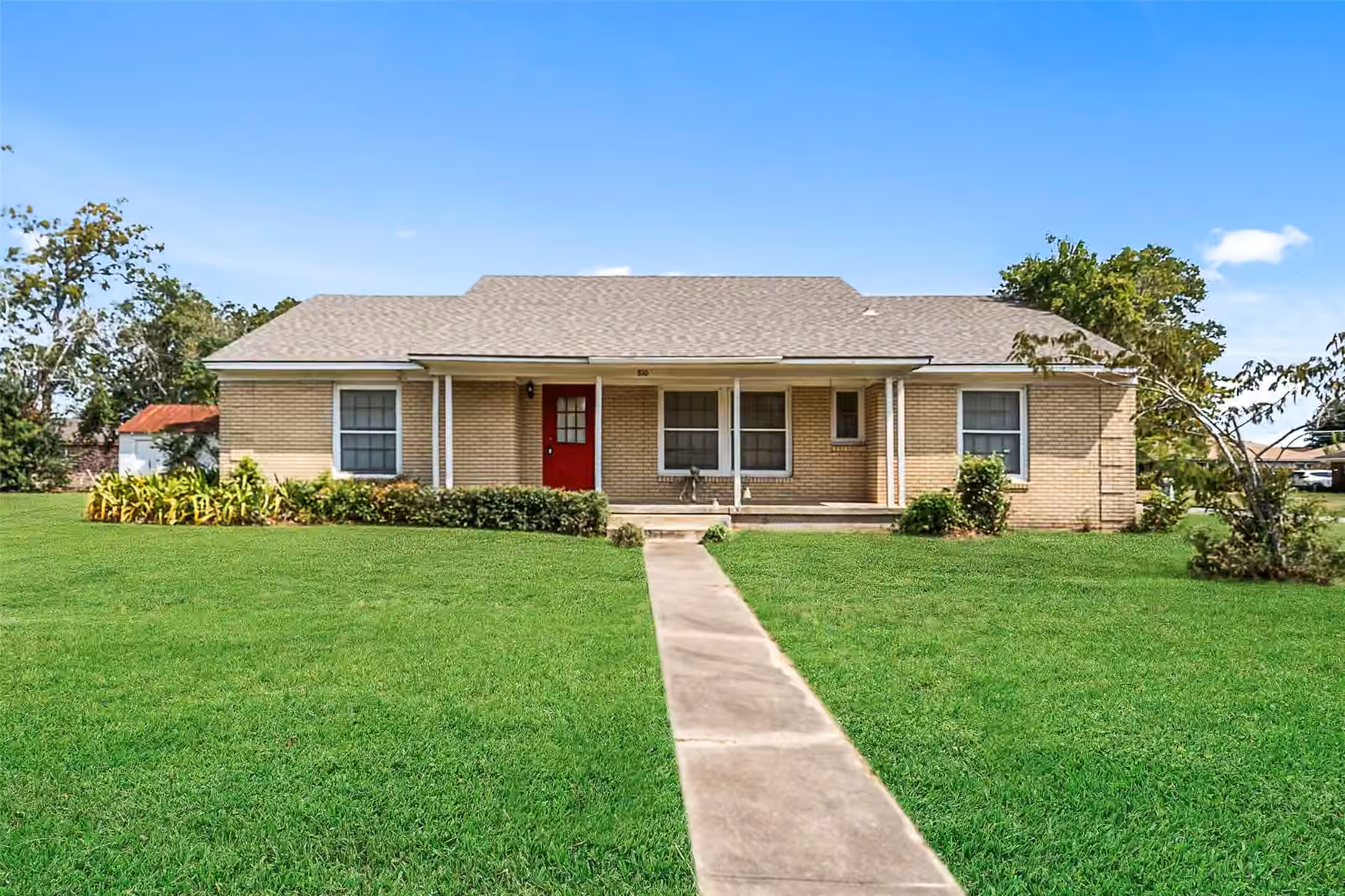 Photo 2 of 810 Main Street, Hempstead, TX
