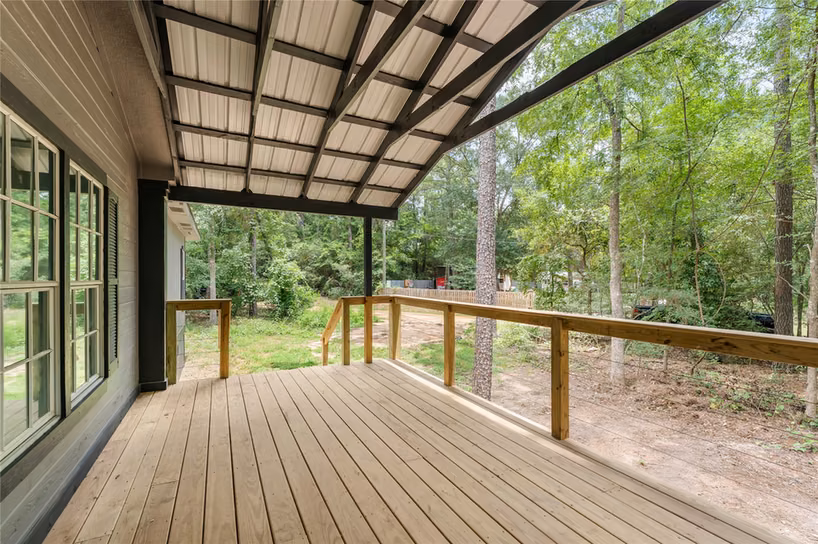 Photo 4 of 12228 Thornwood Drive, Plantersville, TX