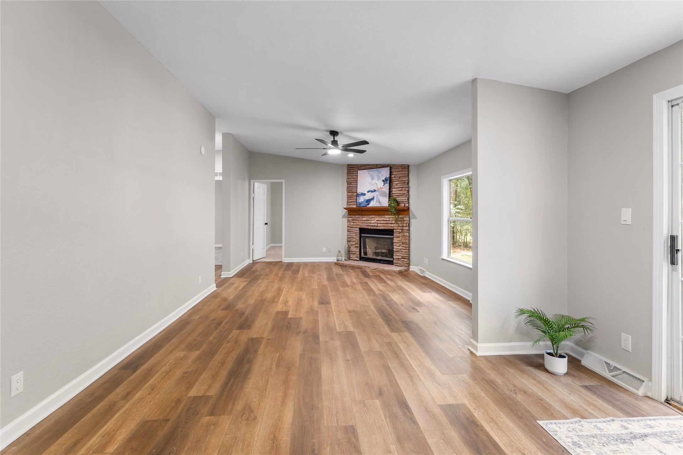 Photo 5 of 12228 Thornwood Drive, Plantersville, TX