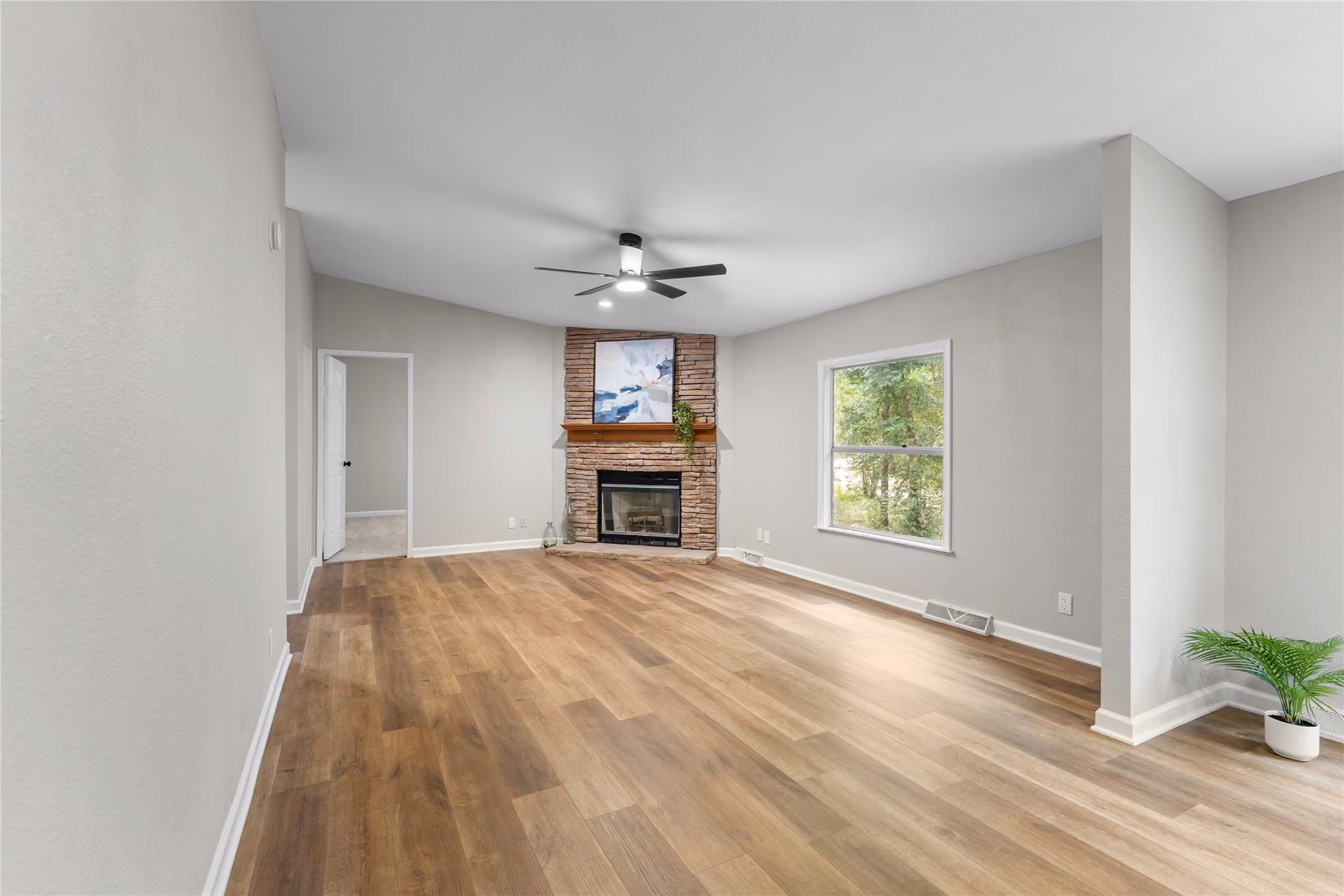 Photo 7 of 12228 Thornwood Drive, Plantersville, TX