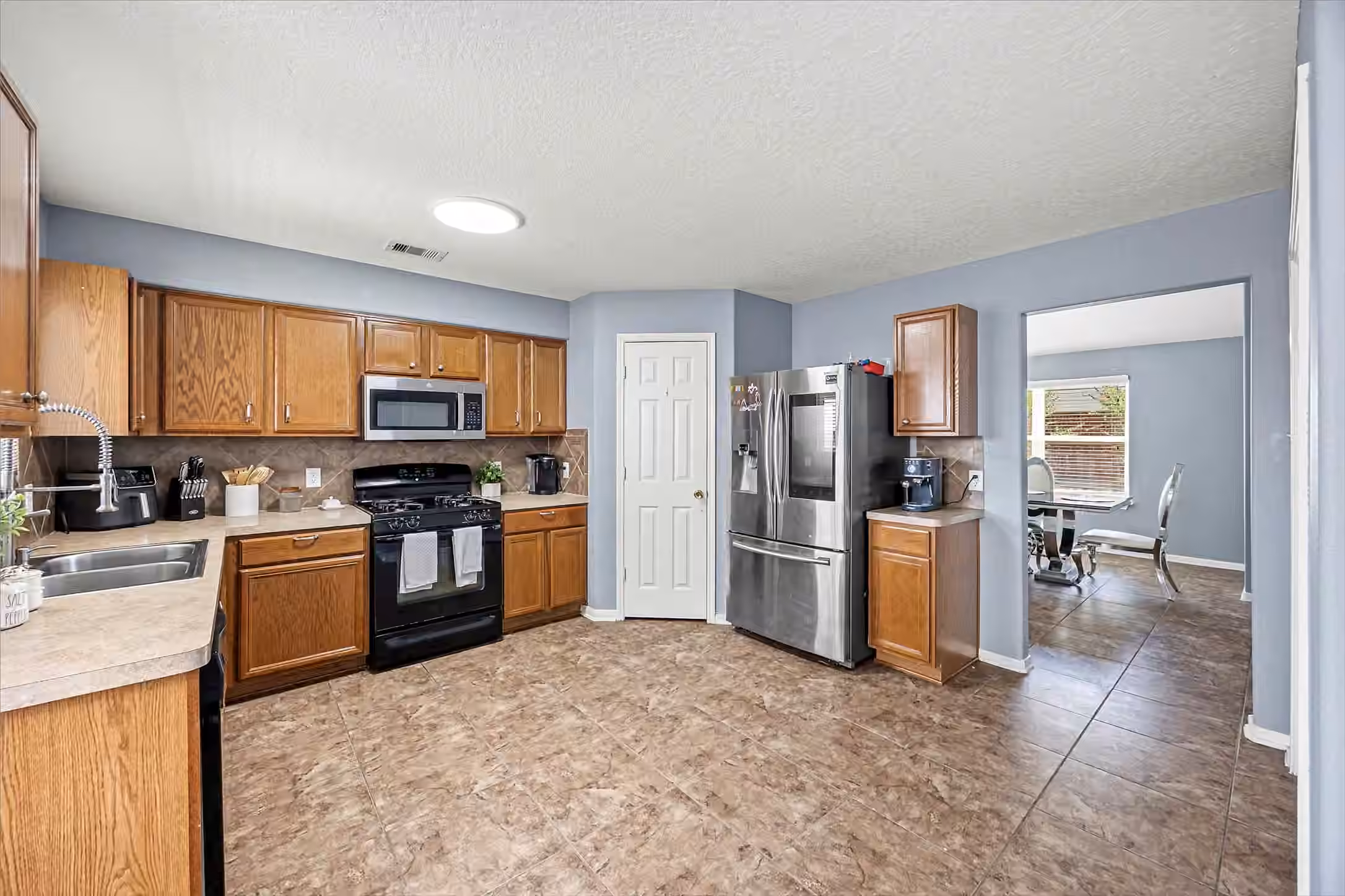 Photo 7 of 5623 Cinnamon Lake Drive, Baytown, TX