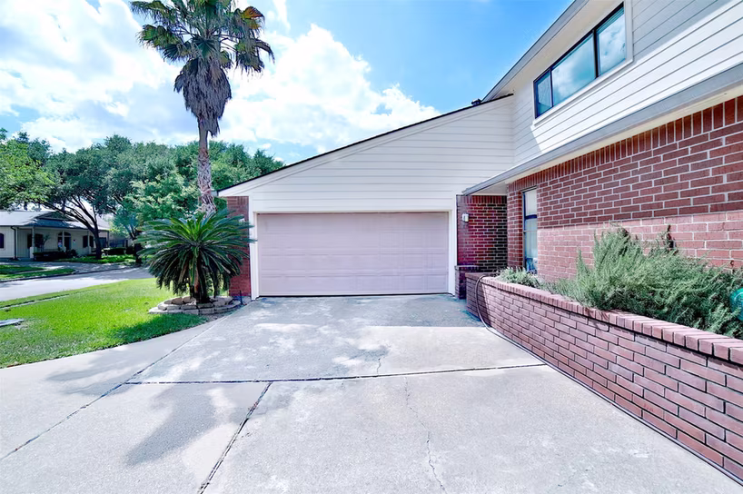 Photo 2 of 10318 Piping Rock Lane, Houston, TX